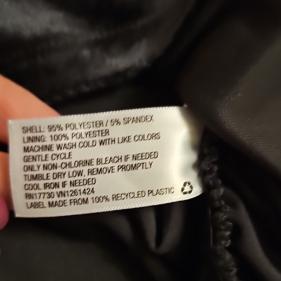 Chic Black Long Sleeve Bodycon Dress - Picture 3 of 4